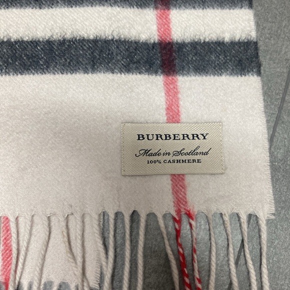 Authentic Burberry 100% Cashmere Check Scarf - Picture 2 of 3